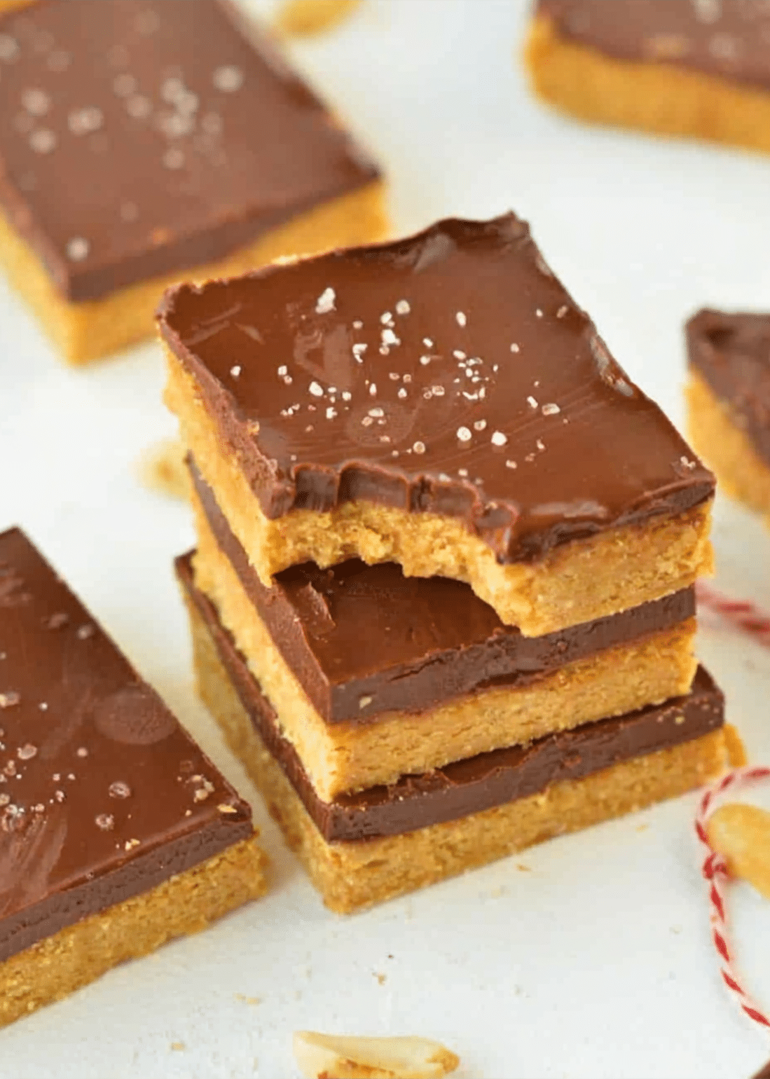 no-bake-vegan-desserts (6) Assorted no-bake vegan desserts on a rustic table